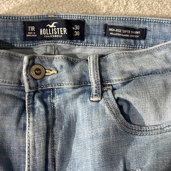 Hollister Jean - Picture 3 of 4